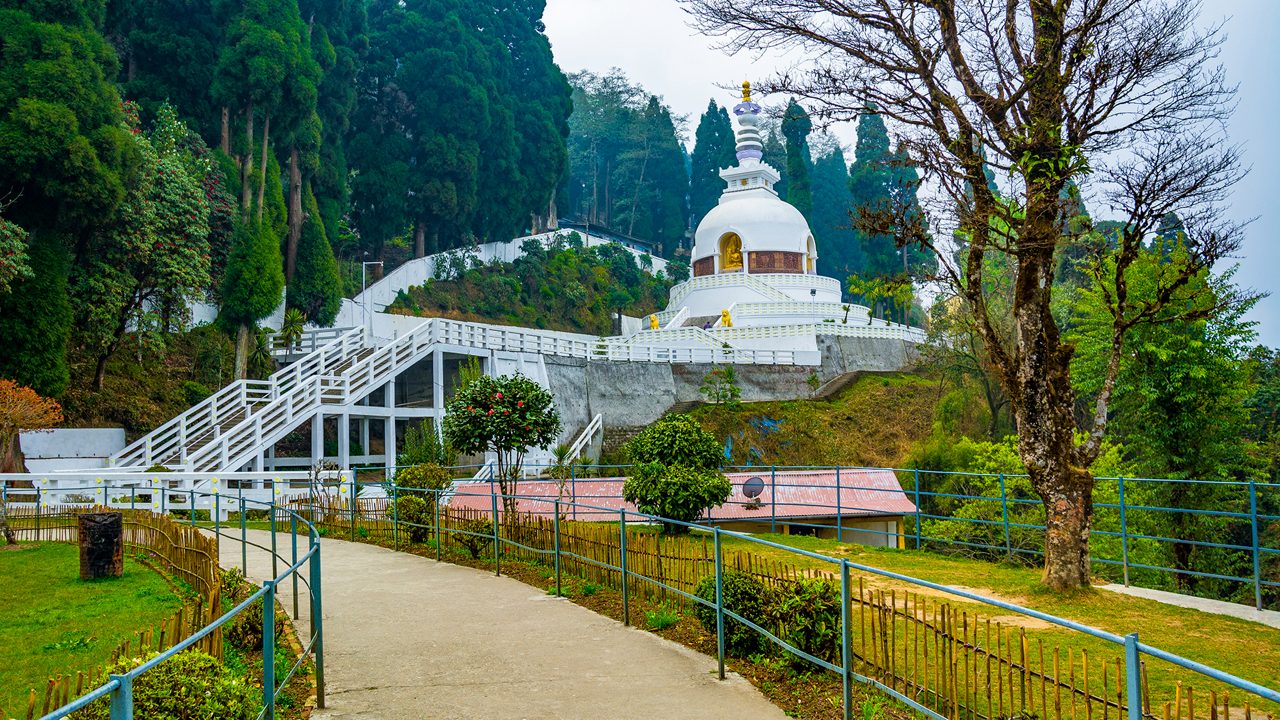 Tiger Hill sunrise over Kanchenjunga in Darjeeling, Sikkim