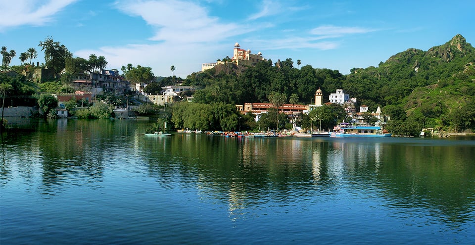 Nakki Lake in Mount Abu with surrounding hills