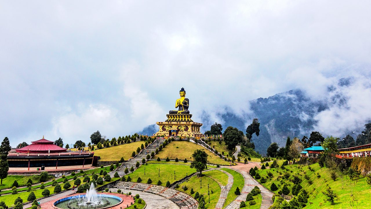 Buddha statue and Himalayan views in Kalimpong